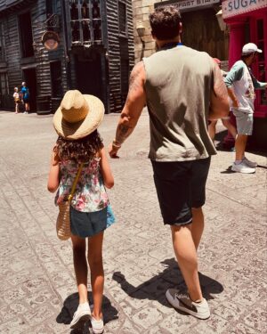 Joe Manganiello Instagram - UNIVERSAL STUDIOS ORLANDO

There are some serious Harry Potter super fans in this family. Thanks to NBC for an awesome day at the park…