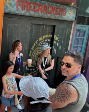 Joe Manganiello Instagram - UNIVERSAL STUDIOS ORLANDO

There are some serious Harry Potter super fans in this family. Thanks to NBC for an awesome day at the park…