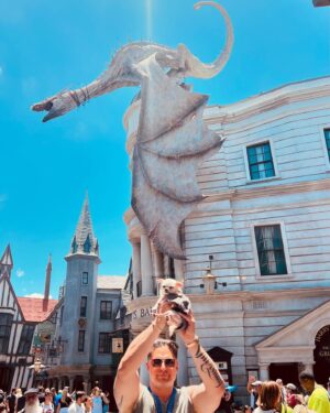Joe Manganiello Instagram - UNIVERSAL STUDIOS ORLANDO

There are some serious Harry Potter super fans in this family. Thanks to NBC for an awesome day at the park…