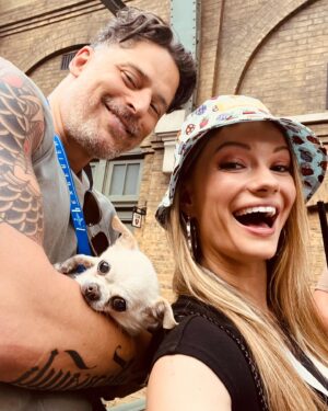 Joe Manganiello Instagram - UNIVERSAL STUDIOS ORLANDO

There are some serious Harry Potter super fans in this family. Thanks to NBC for an awesome day at the park…