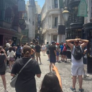 Joe Manganiello Instagram - UNIVERSAL STUDIOS ORLANDO

There are some serious Harry Potter super fans in this family. Thanks to NBC for an awesome day at the park…