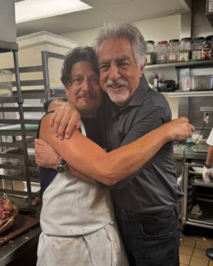 Joe Mantegna Instagram - An unforgettable reunion welcoming some of my Chicago family to LA. My dear friends, the Zuccheros, brought over the legendary ‘Mr. Beef’ and joined forces with @unclepauliesdeli. I’m so proud of Chris for running with the torch his father Joe passed down, he would be so proud. It’s no surprise my favorite Italian beef stand became the impetus for the highest Emmy nominated show @thebearfx. If you’re ever in Chicago, be sure to stop by @mr.beefchicago and tell them I sent you. You won’t regret it. 🥩 👑