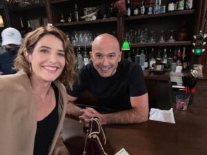 Joe Nieves Instagram - Surprise!!!! Great to see this lovely young lady again. @cobiesmulders Always a pleasure #himym #himyf #carlthebartender
