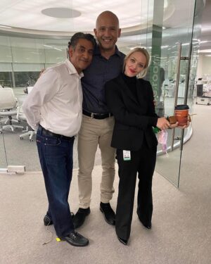 Joe Nieves Instagram - With these two talented artists. @mingey #naveenandrews on the set of @thedropouthulu