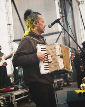 Joe Vasconcellos Instagram - Que bien lo pasamos en la @expowxxdchile !!!… aquí les dejamos unas fotitos. 
Junto a todo nuestro equipo ya estamos preparando los próximos shows, les vamos contando.
Buen finde.

Joe

📸 @benja.monrroy 

#envivo #concierto #musicachilena #expoweed