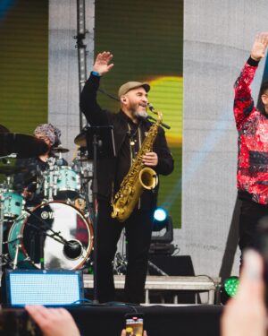 Joe Vasconcellos Instagram - Que bien lo pasamos en la @expowxxdchile !!!… aquí les dejamos unas fotitos. 
Junto a todo nuestro equipo ya estamos preparando los próximos shows, les vamos contando.
Buen finde.

Joe

📸 @benja.monrroy 

#envivo #concierto #musicachilena #expoweed