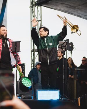 Joe Vasconcellos Instagram - Que bien lo pasamos en la @expowxxdchile !!!… aquí les dejamos unas fotitos. 
Junto a todo nuestro equipo ya estamos preparando los próximos shows, les vamos contando.
Buen finde.

Joe

📸 @benja.monrroy 

#envivo #concierto #musicachilena #expoweed