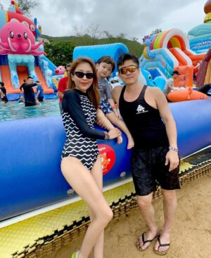 Joel Chan Instagram - 兩兄妹一齊放暑假👏
今次我哋帶埋Jaco 同子樂
去愉景灣吃喝玩樂
佢哋開心到唔捨得走😍
@sharonchanmanchi 
@jaco_chan_aj 
@chiloklui 

Special Thanks 🙌
@aubergedbay 
@visitdiscoverybay 
@epiclandhk 
@kiztopiahk 
@joo.db.hk 
@onadbhk 
#splashtopia 
#愉景灣彈游夏日嘉年華
#kiztopia