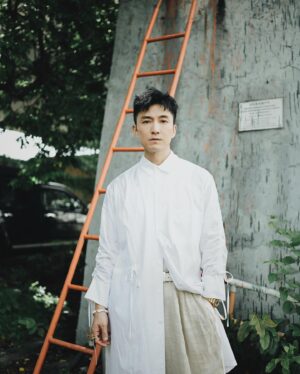 Joel Chan Instagram - 新髪型 ☀️😎
#ootd
#summerstyle
#yohjiyamamotopourhomme 
Hair @seikosinhair @hairculturehk 
Makeup @chloe0819 
📷 @jeana.jpg