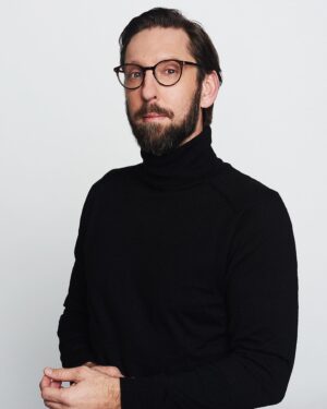 Joel David Moore Instagram - Channeling my inner Steve Jobs for the next level of life. 

The future is now, the time has arrived, the possibilities are endless. Real work has just begun. 
The answer is -

Red vines over twizzlers. 

📸 @davidmullerphotography