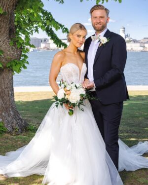 Joel Harkimo Instagram - Kohokohtia viime vuodelta 🙏🏻
1. Menin naimisiin. Se ei ollut vaan vuoden vaan koko mun elämän kohokohta ❤️
2. Purjehdin tottakai niin paljon ku kerkesin ⛵️
3. Laitoin enemmän ruokaa kun minään vuonna aikasemmin. Kehityin kokkina! 👨‍🍳 (ainakin vähän) 😇
4. Hengasin mun veljien kanssa
5. Ja tehtiin jannin kanssa kaikkea siistiä 👩🏼‍❤️‍👨🏼
6. Vietin paljon aikaa mun frendien kanssa 🙏🏻 (kuva jurmolta heinäkuulta) 
7. Mun äiti täytti 60v ❤️
8. Ja faija 70v ❤️
9. Kävin Kuusamossa vaeltamassa 🏃🏼