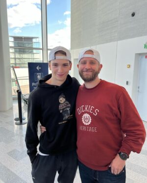 Joel Harkimo Instagram - Kohokohtia viime vuodelta 🙏🏻
1. Menin naimisiin. Se ei ollut vaan vuoden vaan koko mun elämän kohokohta ❤️
2. Purjehdin tottakai niin paljon ku kerkesin ⛵️
3. Laitoin enemmän ruokaa kun minään vuonna aikasemmin. Kehityin kokkina! 👨‍🍳 (ainakin vähän) 😇
4. Hengasin mun veljien kanssa
5. Ja tehtiin jannin kanssa kaikkea siistiä 👩🏼‍❤️‍👨🏼
6. Vietin paljon aikaa mun frendien kanssa 🙏🏻 (kuva jurmolta heinäkuulta) 
7. Mun äiti täytti 60v ❤️
8. Ja faija 70v ❤️
9. Kävin Kuusamossa vaeltamassa 🏃🏼