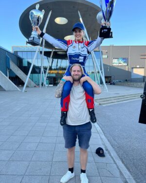 Joel Harkimo Instagram - Tänä vuonna ei vietetä @jannihussi kanssa ystävänpäivää. 😭Janni on mm rallissa ja mä oon kilpisjärvellä lähdössä erämaahan 2 viikoksi yksin. Tarkoitus on harjoitella yksinpurjehdukseen.  Halusin kuitenkin tehdä tämmösen postauksen koska arvostan mun vaimoa todella todella paljon ❤️🥺