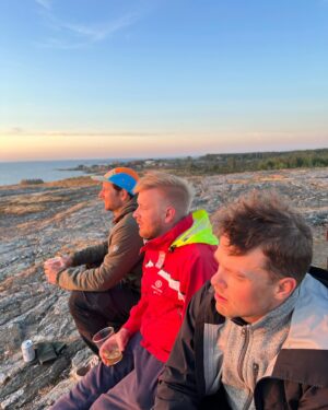 Joel Harkimo Instagram - Kohokohtia viime vuodelta 🙏🏻
1. Menin naimisiin. Se ei ollut vaan vuoden vaan koko mun elämän kohokohta ❤️
2. Purjehdin tottakai niin paljon ku kerkesin ⛵️
3. Laitoin enemmän ruokaa kun minään vuonna aikasemmin. Kehityin kokkina! 👨‍🍳 (ainakin vähän) 😇
4. Hengasin mun veljien kanssa
5. Ja tehtiin jannin kanssa kaikkea siistiä 👩🏼‍❤️‍👨🏼
6. Vietin paljon aikaa mun frendien kanssa 🙏🏻 (kuva jurmolta heinäkuulta) 
7. Mun äiti täytti 60v ❤️
8. Ja faija 70v ❤️
9. Kävin Kuusamossa vaeltamassa 🏃🏼