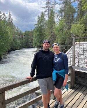 Joel Harkimo Instagram - Kohokohtia viime vuodelta 🙏🏻
1. Menin naimisiin. Se ei ollut vaan vuoden vaan koko mun elämän kohokohta ❤️
2. Purjehdin tottakai niin paljon ku kerkesin ⛵️
3. Laitoin enemmän ruokaa kun minään vuonna aikasemmin. Kehityin kokkina! 👨‍🍳 (ainakin vähän) 😇
4. Hengasin mun veljien kanssa
5. Ja tehtiin jannin kanssa kaikkea siistiä 👩🏼‍❤️‍👨🏼
6. Vietin paljon aikaa mun frendien kanssa 🙏🏻 (kuva jurmolta heinäkuulta) 
7. Mun äiti täytti 60v ❤️
8. Ja faija 70v ❤️
9. Kävin Kuusamossa vaeltamassa 🏃🏼