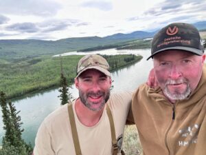 Joey Kelly Instagram - Wir melden uns zurück 🇨🇦. Unser Abenteuer auf dem Yukon hat alles was eine gute Geschichte braucht, freut euch auf den Winter und die Aufnahmen. 

#nature 
#outdoors 
#survival 
#canada 
#yukon