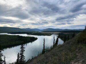 Joey Kelly Instagram - Wir melden uns zurück 🇨🇦. Unser Abenteuer auf dem Yukon hat alles was eine gute Geschichte braucht, freut euch auf den Winter und die Aufnahmen. 

#nature 
#outdoors 
#survival 
#canada 
#yukon
