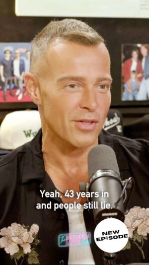 Joey Lawrence Instagram - Happy Saturday! Hope everyone is having a good weekend! New episode of the @officialbrotherlylovepod is out now! Check it out🙏🏼