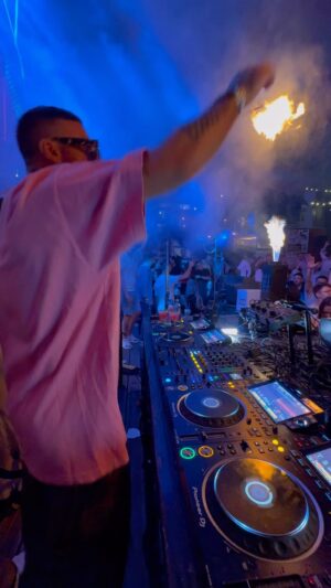 Joezi Zirah Instagram - This one it’s so special …
@emmanueljal , @djtomerofc , @ricardogi.music !
Of course unreleased 💋
#afrohouse #party #romania #valiug #spontan #foryou