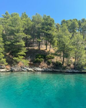 Johanna Nordström Instagram - reklam för @moresailing 
SÄTTET vi har det helt oteroligt i kroatien är??? vill aldrig åka på annan semester någonsin 😭❤️ tack till @filippaohberg och @oskarwikstrom för ni tar hand om oss och är dom ljuvligaste människorna på jorden!! 

OCKSÅ!! nytt poddavsnitt släppt från HAVET! två blåvalar ligger i medelhavet som ni ser! in o lyssna!!! energin är !! ja ;) men vi kämpar på !! herregud d e semester 💕 

mer bilder kommer så att säga!!
