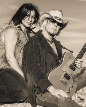 John 5 Instagram - Rita told me let’s go hiking Let’s go hiking and I said I want to play guitar. She said there’s amps out in the desert you can plug into when I got there I found out she was just kidding. @rlowery photo @mattwilsonimages