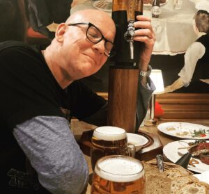 John Heilemann Instagram - Who'da thought we’d be kicking off S8 of @sho_thecircus the same way we kicked off S7: with me in Warsaw covering 🇺🇦 v 🇷🇺 (and drinking from the biggest beer stein in the known universe). Check my interview with @jakesullivan1976, @mmckinnon with @nicollewallace, and @jennifer.palmieri with @jimstavridis -- as we look back on "The Year of Living Dangerously" and what the future holds for Zelenskyy, Putin, and @potus in our season premiere at 8pm ET/PT tonight, only on @showtime. 🎪📺🇺🇸