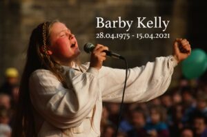 John Kelly Instagram - Unsere geliebte Schwester Barby ist nach kurzer Krankheit vor wenigen Tagen von uns gegangen. 
Wir sind in tiefer Trauer und bitten um Verständnis, dass wir uns derzeit nicht weiter dazu äußern. 
Wir werden Barby unendlich vermissen und sie immer in unseren Herzen tragen. 
Danke für Eure Anteilnahme und Gebete

Our beloved sister Barby has passed away after a brief illness. 
At this moment, we will not be making any further statements, as we are all still grieving for this great loss.
Barby will be terribly missed by all and we will carry her in our hearts and memories, forever. 
Thank you for your thoughts and prayers.