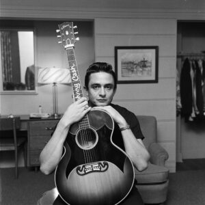 Johnny Cash Instagram - Johnny Cash with his Gibson J-200 guitar at a hotel, this month in 1958.