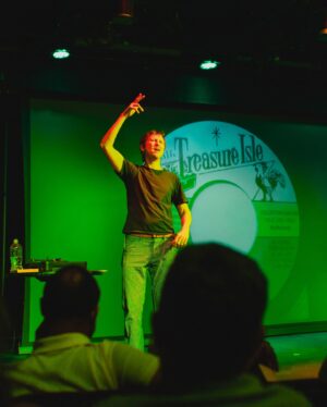 Johnny Pemberton Instagram - thank you new york city south of houston for coming to my show at the @sohoplayhousenyc 

thank you @enemypixels for the amazing pics