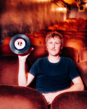 Johnny Pemberton Instagram - thank you new york city south of houston for coming to my show at the @sohoplayhousenyc 

thank you @enemypixels for the amazing pics