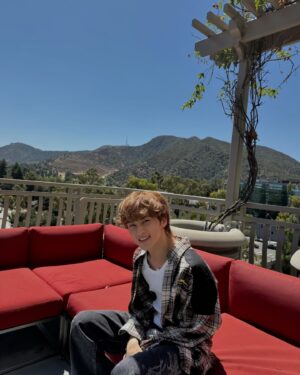 Johnny Suh Instagram - no filter @onyourm__ark