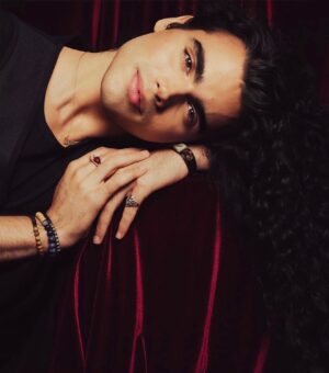 Jojo Fleites Instagram - fall in love with the essence of you, not the
idea of you. what you are is bigger than an
identity or idea. You are pure conscious energy. What you really are is eternal 🕊️🔥

📸: @a.j.p_official 
Makeup: @lizdaviez