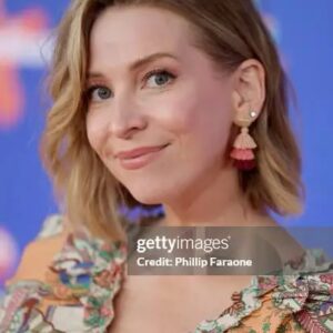 Jolie Jenkins Instagram - Oh! The @nickelodeon KCAs last night were such a ridiculously fun time! Adored being with my @nicktheloudhouse fam and walking the orange carpet 🧡 

Huge shout out to the amazing fans that have supported our show. We truly love and appreciate you 🥰

👗 : @lovethelabelnyc 
💇‍♀️ : @sandrashowershair 
💄 : me w/ @ericataylor2347 tutorials 😜