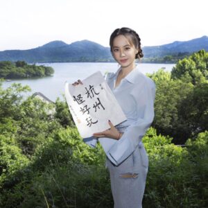 Jolin Tsai Instagram - 西湖肯定出美女 是自己確認的 😂😂😂
養眼 淨心♥️♥️♥️♥️