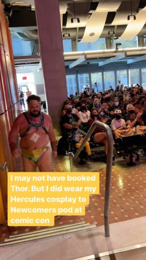 Jon Gabrus Instagram - Sorry Roy Kent but I can’t let this hercules thing go. Newcomers w @nicolebyer Panel at @comic_con Video and costume by @marikaelon