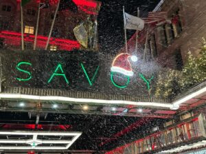 Jon Miller Instagram - SWIPE⬅️ 45 days until Giants pitchers and catchers report to #springtraining …so, what to do? We decided to go to London , which is dazzling during the holidays. 10 pics/vids (1-4)..We stayed at @thesavoylondon where they had it snow on the driveway each day between 5-7 pm! #letitsnow❄️ (5-6)..we stumbled upon a festive night of Christmas songs called “The West End Sings at Christmas” which featured many West End stars performing with the students of the West End MT school. SoundUp⬆️ #alliwantforchristmasisyou #westendlive (7-8)..Went to the #shardview at the top of the tallest building in Europe. Stunning views of the historic city! @towerbridge @thetoweroflondon #riverthamesview (9)..Wonderful night at 300-year old @stpaulscathedrallondon for The Prince’s Trust annual Christmas Concert. £500,000 was raised for underserved kids. A night to remember! #yaaasss @damejoannalumley #vanessaredgrave #stpaulscathedralchoir #goat🐐 (10)..The best part, sharing these special memories with our family. @moeleemiller @iamxtinamiller @xander_duke27 @sassyfist @misha_bonaventura @pugilistatrest