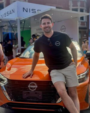 Jonathan Bennett Instagram - Market Days Moments with @nissanusa today in Chicago. So proud to be a #NissanPartner because in a year where a lot of others put Pride in the backseat, Nissan has continuously shown up for our LGBTQ  community, sponsoring events all year long, and truly showing yet again what it means to be #partnersofprogress. I had so much fun meeting you all today at our activation and at the Nissan Partners of Progress Stage. #Nissan #MarketDays