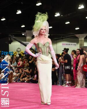Jonbers Blonde Instagram - LA was A Dream 🍀💚 

Thanks so much to the @rupaulsdragcon for having me and to everyone that came to my booth. It’s truly still mad you all come and see us and bring us so much joy back. Thank you from my little Irish heart 💚

#dragcon #rupauldragrace #dragraceuk