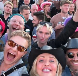 Jonbers Blonde Instagram - BST you beauty! @bsthydepark 

👢☘️💚🐎

My Irish roots flourished and the iconic DUN DUN DAN UN NA UH UH filled our boots! 

Can’t wait for Princess Kylie this Saturday!

#bsthydepark #bst #shaniatwain #thecorrs #irish