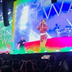 Jonbers Blonde Instagram - BST you beauty! @bsthydepark 

👢☘️💚🐎

My Irish roots flourished and the iconic DUN DUN DAN UN NA UH UH filled our boots! 

Can’t wait for Princess Kylie this Saturday!

#bsthydepark #bst #shaniatwain #thecorrs #irish