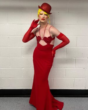 Jonbers Blonde Instagram - Hi Cyndi!

Such a moment to be invited by the absolute LEGEND @cyndilauper to perform with her at @royalalberthall 

Based my look on Cyndi’s iconic red and yellow look from the Hey Now video ❤️💛