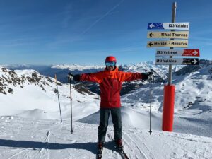 Jono Grant Instagram - Feeling very fortunate to have enjoyed some exceptional late season skiing in @les3vallees_officiel . Pure joy. Was also very happy to book in a lesson with Andy @snowlimitsskischool who definitely pushed @rohitdhaun and I along a bit! Next stop #Singapore ✈️ #OnTour #aboveandbeyond