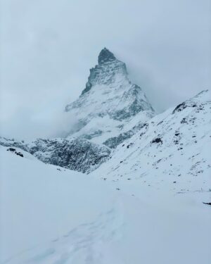 Jono Grant Instagram - #Matterhorn #Cervinia #Zermatt @warrensmithskiacademy @warrensmithski @cerviniavalt @zermatt.matterhorn