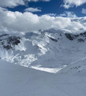 Jono Grant Instagram - End of a wonderful week in @les3vallees_officiel.

The perfect combination of adrenaline and the serenity of the mountains... Thanks to @snowlimitsskischool for the tune up!

#ValThorens #Meribel #Courchevel
@rossignol #rossignol
