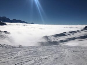 Jono Grant Instagram - Life above the clouds today #naturalbeauty #skiing #scenery #France