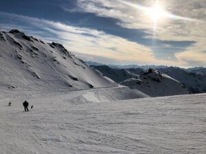 Jono Grant Instagram - Feeling very fortunate to have enjoyed some exceptional late season skiing in @les3vallees_officiel . Pure joy. Was also very happy to book in a lesson with Andy @snowlimitsskischool who definitely pushed @rohitdhaun and I along a bit! Next stop #Singapore ✈️ #OnTour #aboveandbeyond