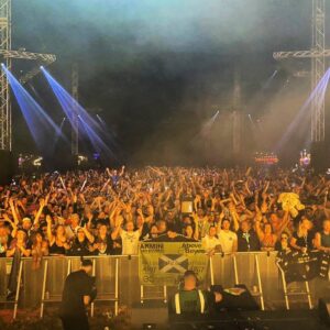 Jono Grant Instagram - Out of forced retirement and back to work! Thank you @creamfieldsofficial