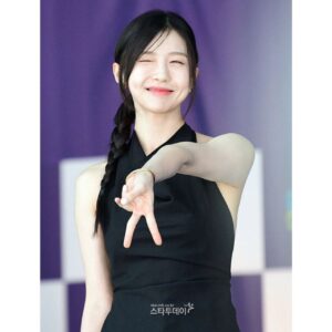 Joo Hyun-young Instagram - 두 번이나 영광스러운 기회를 허락해주신 청룡시리즈어워즈 정말 감사드립니다! 핸드프린팅.. 💜