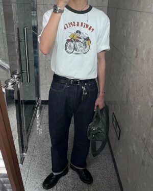 Joo Woo-jae Instagram - 앞머리가 눈을 침범하기 시작했는데...
절대 안자를게요