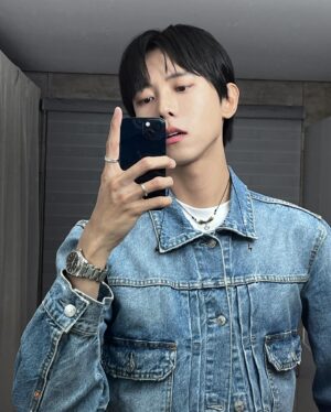 Joo Woo-jae Instagram - 실내녹화가 많았던 주
냉방병안걸려 룩